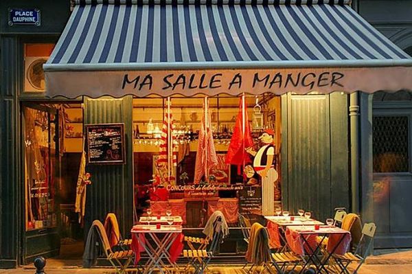 Repas-francais-Front-entry-in-a-restaurant-of-the-area-typish-franch