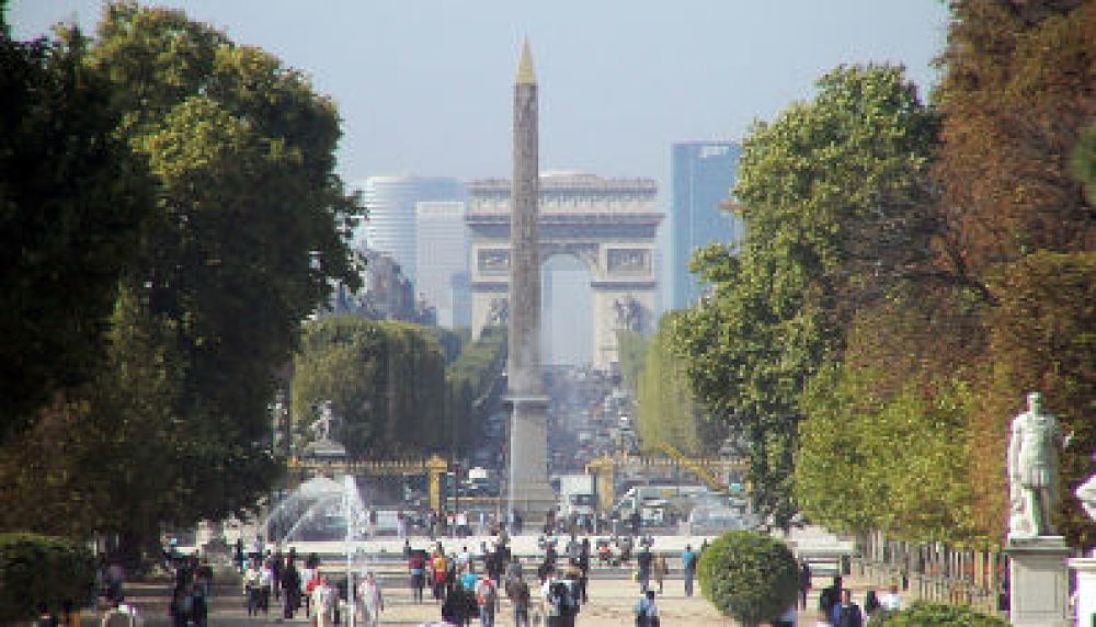 View-from-concord-of-walk-to-arc-de-triomphe