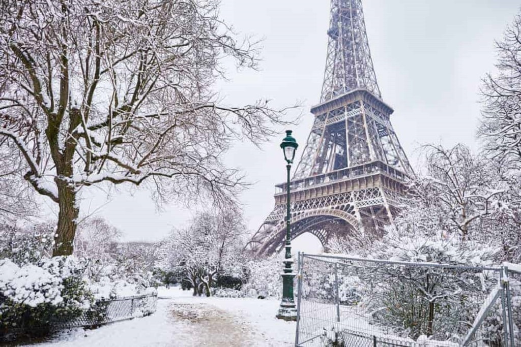 hiver-a-paris-sous-la-neige