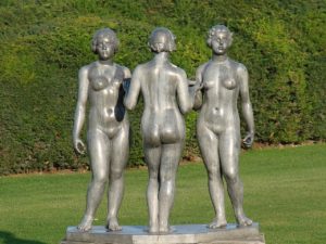 Jardin-carrousel-statue-3-nymphes-sculptor-maillol