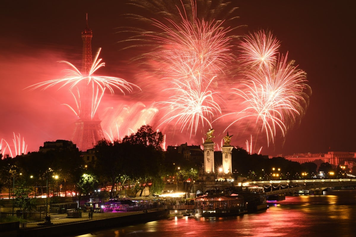 Paris : le feu d'artifice du Nouvel An de retour sur les Champs-Élysées -  Le Parisien