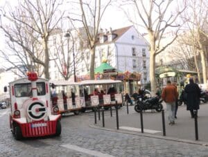 How-to-go-up-the-montmartre-Hill