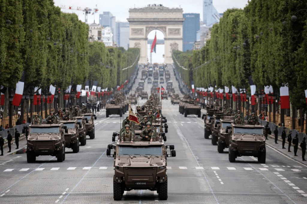 14-juillet-a-Paris-vehicules-militaires-sur-les-champs-elysées