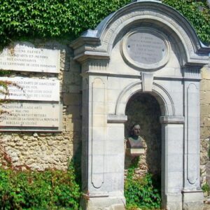 La-rochefoucauld-mausolee-parc-ferme-de-la-montagne